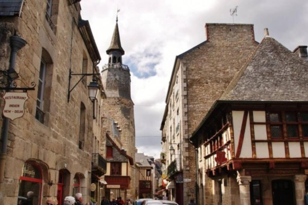 T2 Situe Au Coeur Du Centre Historique De Dinan Apartamento Exterior foto